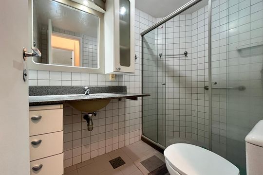 Banheiro da Suíte de apartamento para alugar com 2 quartos, 68m² em Jacarepaguá, Rio de Janeiro
