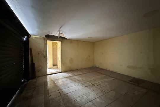Garagem de casa à venda com 4 quartos, 180m² em Jardim dos Camargos, Barueri