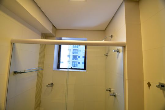 Banheiro Suíte de apartamento para alugar com 1 quarto, 57m² em Cambuí, Campinas