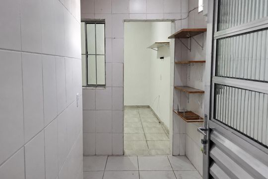 Corredor de casa para alugar com 1 quarto, 40m² em Vila Portuguesa, São Paulo