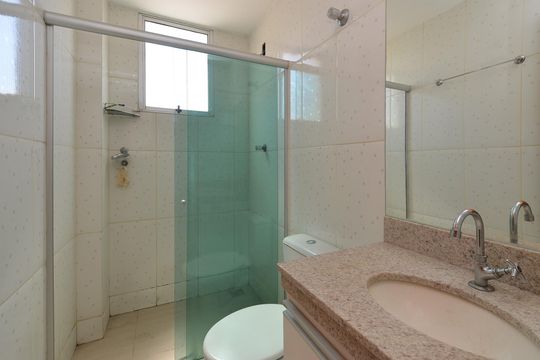 Banheiro social de apartamento para alugar com 3 quartos, 130m² em Sabará , Belo Horizonte