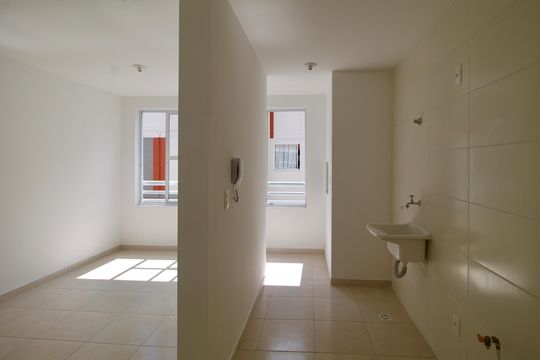 Cozinha de apartamento à venda com 2 quartos, 48m² em Santa Cândida, Curitiba