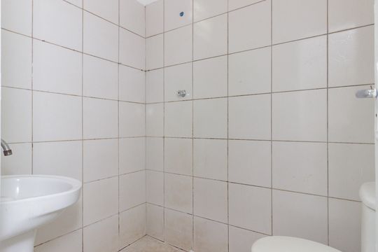 Banheiro de casa para alugar com 1 quarto, 40m² em Jardim Santa Lucrecia, São Paulo