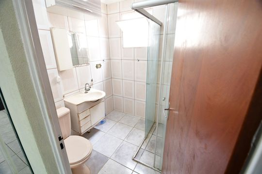 Banheiro de apartamento à venda com 2 quartos, 45m² em Vila Industrial (campinas), Campinas