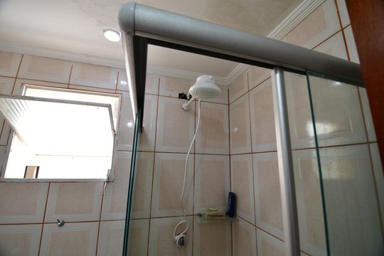 Banheiro de apartamento à venda com 2 quartos, 45m² em Vila Industrial (campinas), Campinas