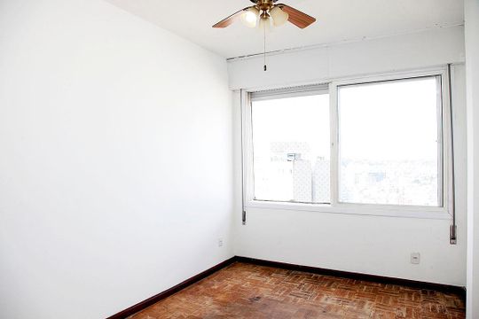 Suíte de apartamento à venda com 3 quartos, 90m² em Centro Histórico, Porto Alegre