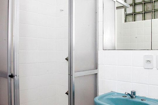 Banheiro da suíte  de apartamento à venda com 3 quartos, 90m² em Centro Histórico, Porto Alegre
