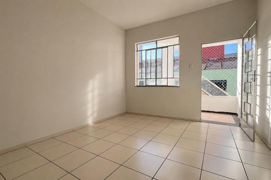 Casa para alugar com 8 quartos, 150m² em Alto Barroca, Belo Horizonte