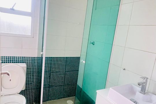 Banheiro de apartamento para alugar com 2 quartos, 45m² em Jardim Central, Cotia
