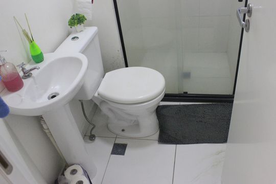 Banheiro  de apartamento à venda com 2 quartos, 44m² em Vila Bremen, Guarulhos
