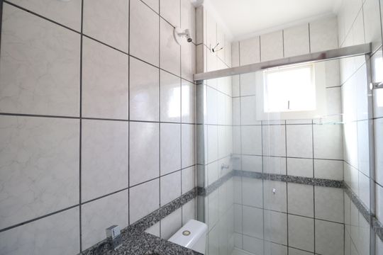 Banheiro Social de apartamento para alugar com 2 quartos, 47m² em Chácaras Tubalina E Quartel, Uberlândia