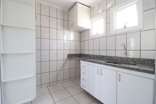 Cozinha de apartamento para alugar com 2 quartos, 47m² em Chácaras Tubalina E Quartel, Uberlândia