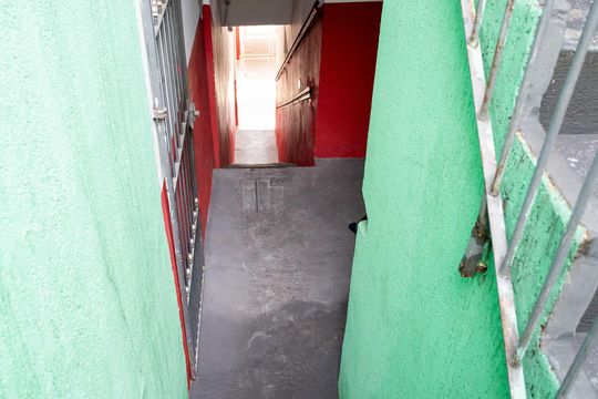 Escada de casa para alugar com 1 quarto, 46m² em Taboão, Diadema