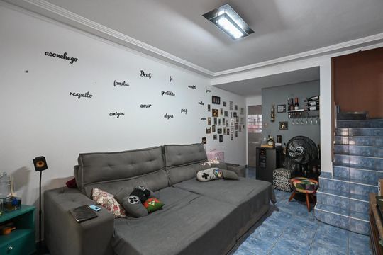 Sala de casa à venda com 2 quartos, 110m² em Jardim Roni, São Paulo
