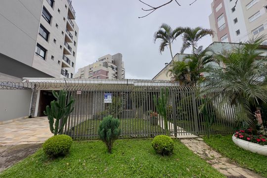 Fachada de casa para alugar com 5 quartos, 270m² em Juvevê, Curitiba