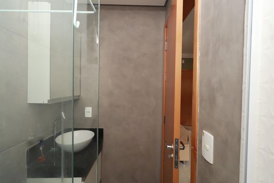 Banheiro de kitnet/studio para alugar com 1 quarto, 26m² em Vila Gomes Cardim, São Paulo