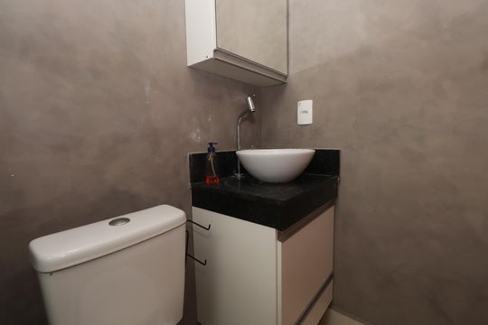 Banheiro de kitnet/studio para alugar com 1 quarto, 26m² em Vila Gomes Cardim, São Paulo