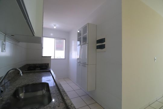 Cozinha de apartamento para alugar com 3 quartos, 67m² em Presidente Roosevelt, Uberlândia