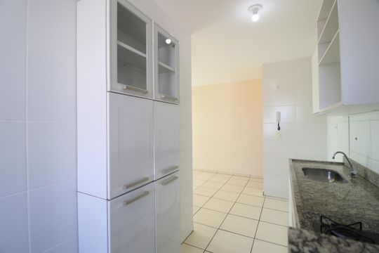 Cozinha de apartamento para alugar com 3 quartos, 67m² em Presidente Roosevelt, Uberlândia