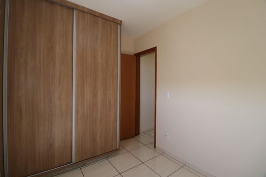 Quarto 2 de apartamento para alugar com 3 quartos, 67m² em Presidente Roosevelt, Uberlândia