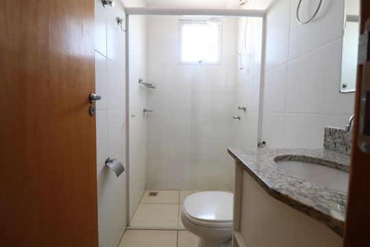Banheiro do Quarto 3 de apartamento para alugar com 3 quartos, 67m² em Presidente Roosevelt, Uberlândia