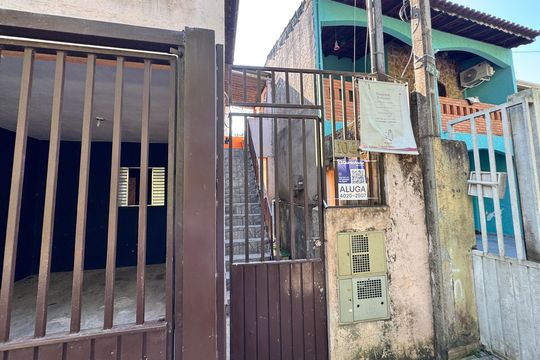 Fachada de casa para alugar com 2 quartos, 80m² em Parque Isaac Pires, Cotia