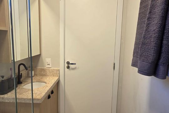 Banheiro de apartamento à venda com 2 quartos, 80m² em Vila Valparaíso, Santo André
