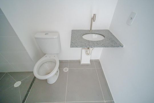 Banheiro de kitnet/studio à venda com 1 quarto, 26m² em Vila Sonia, São Paulo