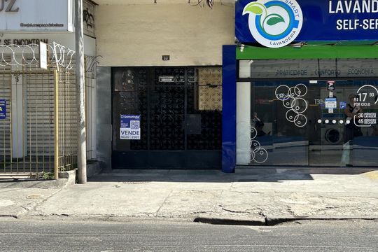 Fachada + placa de apartamento à venda com 1 quarto, 43m² em Méier, Rio de Janeiro