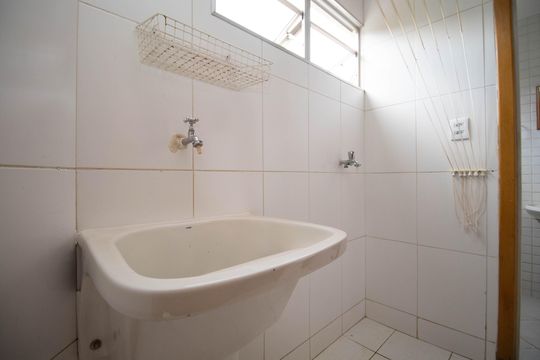 Área de Serviço de apartamento para alugar com 2 quartos, 78m² em Sqs 210, Brasília