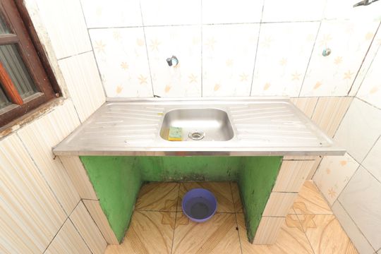 Cozinha de casa para alugar com 1 quarto, 40m² em Conjunto Habitacional Castro Alves, São Paulo