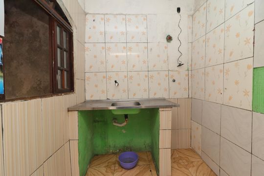 Cozinha de casa para alugar com 1 quarto, 40m² em Conjunto Habitacional Castro Alves, São Paulo
