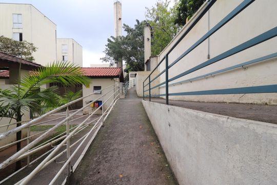 Rampa de Acesso de apartamento à venda com 2 quartos, 45m² em Conjunto Residencial José Bonifácio, São Paulo
