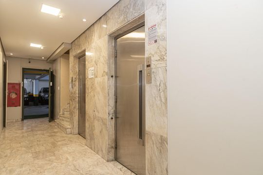 Área comum - Elevadores de apartamento para alugar com 3 quartos, 127m² em Bela Vista, São Paulo