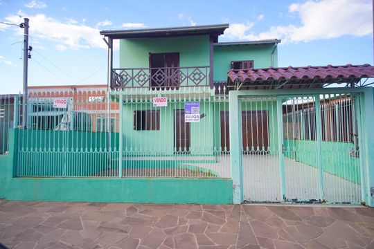 Fachada de casa à venda com 2 quartos, 180m² em Vicentina, São Leopoldo