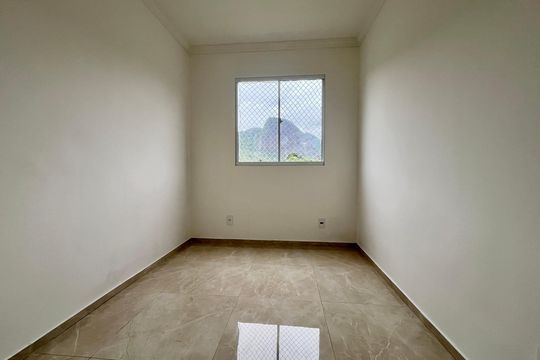 Quarto 1 de apartamento para alugar com 2 quartos, 45m² em Taquara, Rio de Janeiro