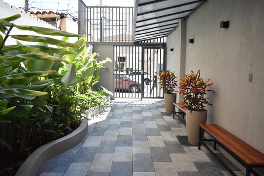 Entrada de kitnet/studio para alugar com 0 quarto, 25m² em Planalto Paulista, São Paulo