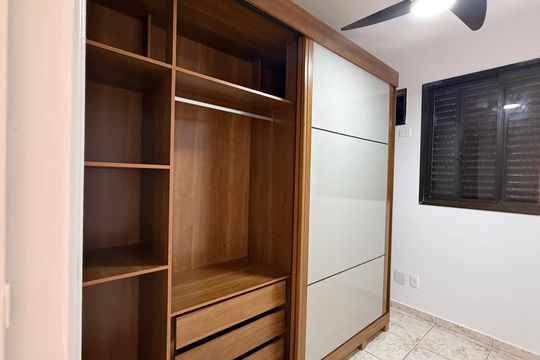 Quarto de apartamento para alugar com 3 quartos, 90m² em Jardim Las Palmas, Guarujá