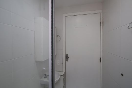 Banheiro de apartamento para alugar com 2 quartos, 44m² em Estância Velha, Canoas