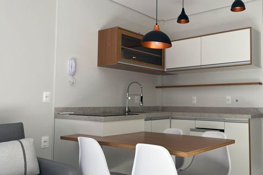 Cozinha de apartamento para alugar com 1 quarto, 31m² em Santo Antonio de Lisboa, Florianópolis