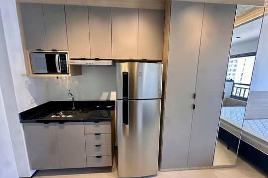 Cozinha de kitnet/studio para alugar com 1 quarto, 27m² em Jardim das Acacias, São Paulo