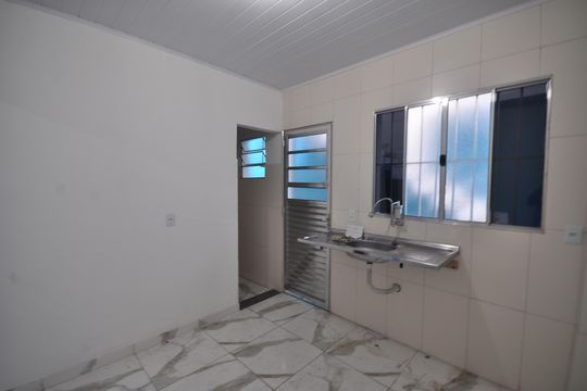 Cozinha de apartamento para alugar com 1 quarto, 24m² em Vila Medeiros, São Paulo