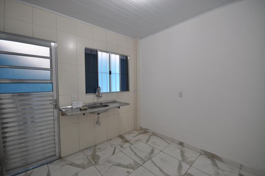 Cozinha de apartamento para alugar com 1 quarto, 24m² em Vila Medeiros, São Paulo