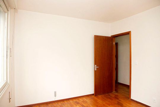 Quarto 2 de apartamento à venda com 2 quartos, 75m² em Santana, Porto Alegre