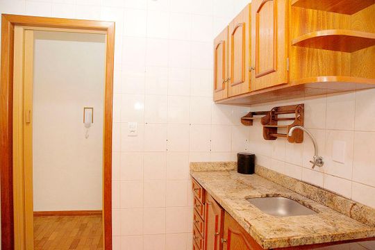 Cozinha de apartamento à venda com 2 quartos, 75m² em Santana, Porto Alegre