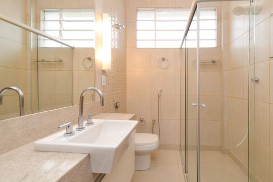 Banheiro de apartamento para alugar com 3 quartos, 99m² em Sion, Belo Horizonte