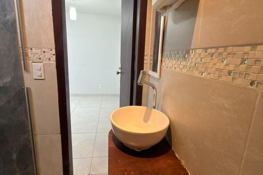 Banheiro de kitnet/studio para alugar com 1 quarto, 49m² em Cln 116, Brasília