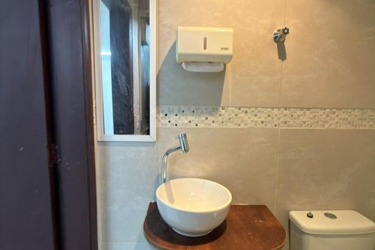 Banheiro de kitnet/studio para alugar com 1 quarto, 49m² em Cln 116, Brasília