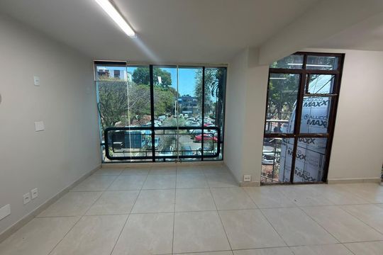 Sala integrada com cozinha de kitnet/studio para alugar com 1 quarto, 49m² em Cln 116, Brasília