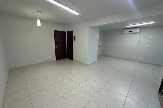 Sala integrada com cozinha de kitnet/studio para alugar com 1 quarto, 49m² em Cln 116, Brasília